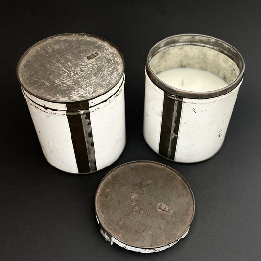 N08 CLUB HOUSE + N29 KAOI . Set of two candles in vintage tins