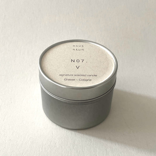 N07 V travel size tin candle