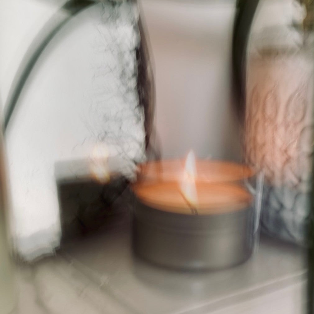 N07 V travel size tin candle